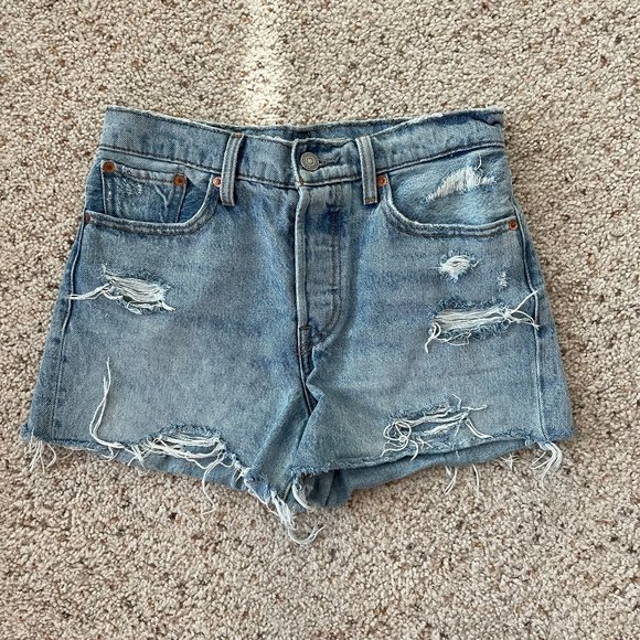 Levi's Pants - Levi's Distressed Wedgie Short, size 27